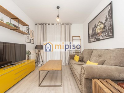 Piso en venta en Getafe, Los Molinos, con 1 dormitorio, baño, plaza de garaje, trastero, balcón y terraza