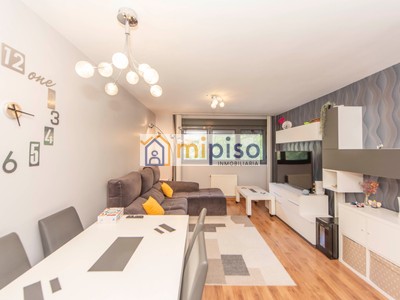 Piso en venta en Getafe, Buenavista, con 3 dormitorios, 2 baños y 2 plazas de garaje
