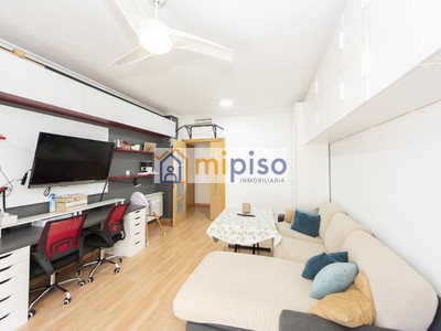 Piso en venta en Getafe, Los Molinos, con 3 dormitorios, 2 baños, 2 plazas de garaje y trastero
