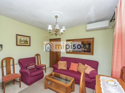 Piso en venta en Getafe, Margaritas, con 3 dormitorios y baño