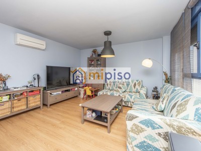 Piso en alquiler en Getafe, Los Molinos, con 3 dormitorios, 2 baños y trastero