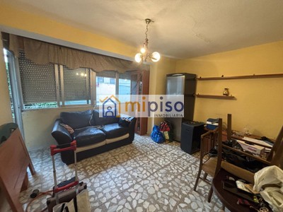 Piso en venta en Madrid, Villaverde Alto, con 3 dormitorios, baño y terraza