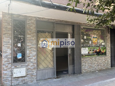 Local en venta en Getafe, Juan De La Cierva, con baño