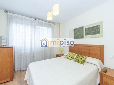 Piso en venta en Parla, Parla Este, con 4 dormitorios, 2 baños, 2 plazas de garaje y trastero