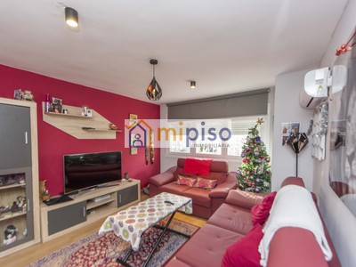 Chalet en venta en Getafe, Perales Del Rio, con 3 dormitorios, 2 baños y terraza