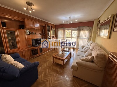 Piso en venta en Getafe, Kelvinator, con 3 dormitorios, 2 baños, 2 plazas de garaje y trastero