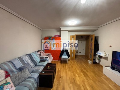 Piso en venta en Ocaña, Gasolineras, con 2 dormitorios, baño, plaza de garaje, trastero y 3 balcones