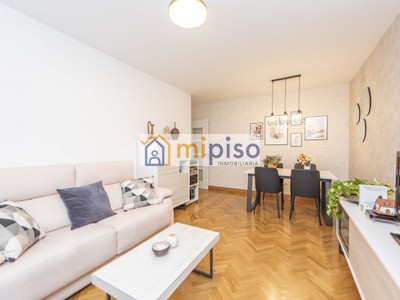 Piso en venta en Getafe, Getafe Centro, con 3 dormitorios, 2 baños, plaza de garaje y trastero