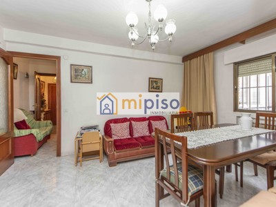 Piso en venta en Madrid, Vallecas, con 3 dormitorios y baño