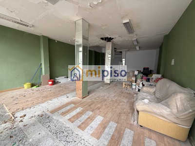 Local en venta en Getafe, Juan De La Cierva, con baño