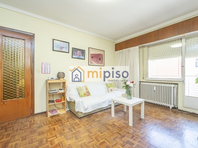 Piso en venta en Madrid, Madrid, con 3 dormitorios, baño y terraza