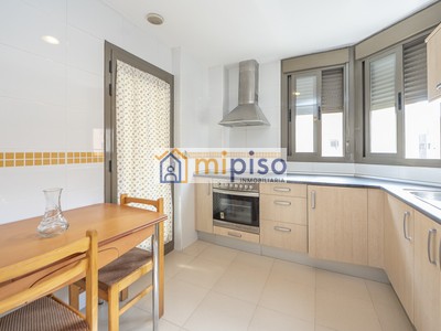 Duplex en alquiler en Getafe, El Bercial, con 3 dormitorios, 2 baños y 2 plazas de garaje