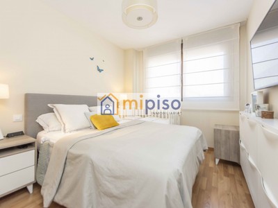 Piso en alquiler en Getafe, Los Molinos, con 3 dormitorios, 2 baños, 2 plazas de garaje, trastero y balcón