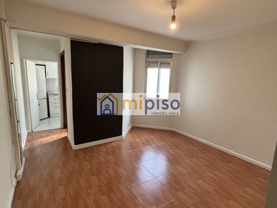 Piso en venta en Madrid, Carabanchel Alto, con 2 dormitorios, baño y balcón