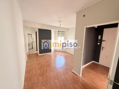 Piso en venta en Madrid, Carabanchel Alto, con 2 dormitorios, baño y balcón