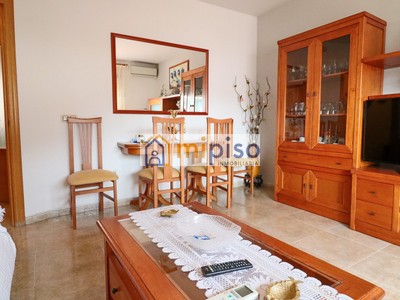 Piso en venta en La Adrada, con 2 dormitorios, baño, plaza de garaje y terraza