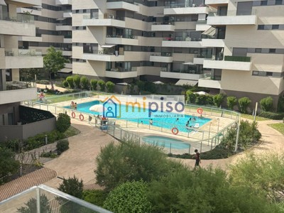 Piso en alquiler en Getafe, Getafe Centro, con 3 dormitorios, 2 baños, plaza de garaje y balcón