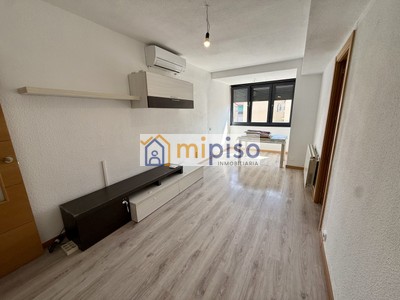 Piso en alquiler en Getafe, Juan De La Cierva, con 3 dormitorios y baño