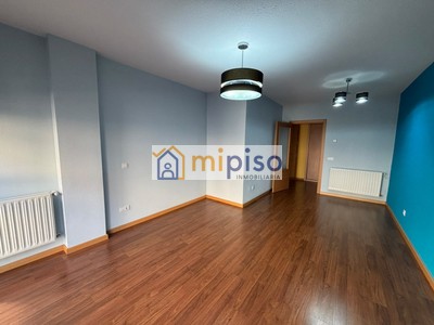 Piso en alquiler en Getafe, El Bercial, con 4 dormitorios, 2 baños y plaza de garaje