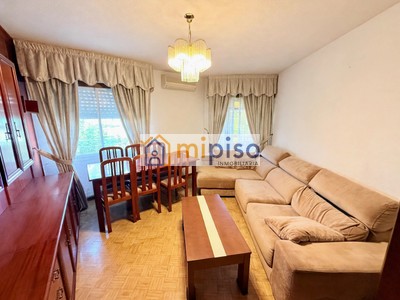 Piso en venta en Madrid, Vallecas, con 3 dormitorios, baño, aseo y terraza