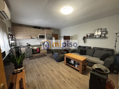 Piso en venta en Getafe, Getafe Centro, con 2 dormitorios y baño