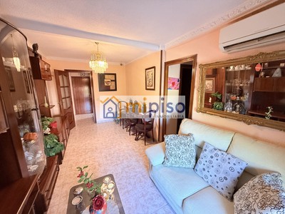 Piso en alquiler en Getafe, Juan De La Cierva, con 3 dormitorios, baño y terraza