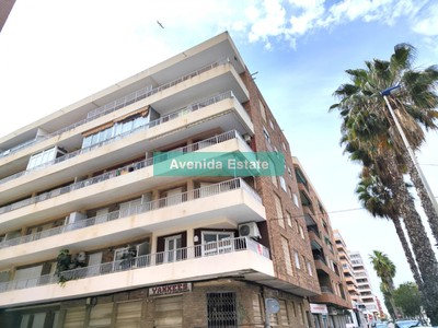 Piso en venta en Torrevieja, Playa Acequion, con 2 dormitorios, baño y terraza