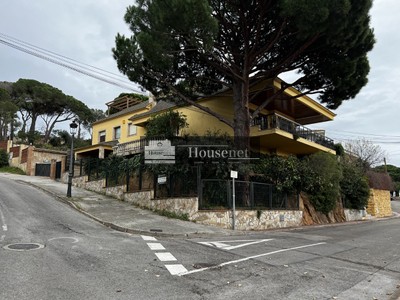 Chalet en venta en Sant Feliu Guixols, con 4 dormitorios, 3 baños y 2 plazas de garaje