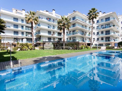 Piso en venta en Lloret De Mar, con 4 dormitorios y baño