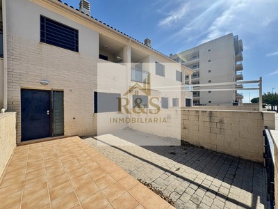 Adosado en venta en Torreblanca, con 3 dormitorios, 2 baños, plaza de garaje, 2 balcones y terraza
