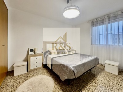 Piso en venta en Vila-real, con 2 dormitorios, baño y 2 terrazas