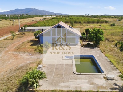 Chalet en venta en Torrenostra, con 3 dormitorios, 2 baños, 5 plazas de garaje, trastero y terreno