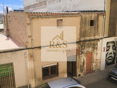Casa en venta en Torreblanca, con 5 dormitorios, 2 baños y plaza de garaje