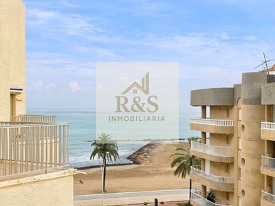 Apartamento en venta en Torreblanca, con 2 dormitorios, baño, plaza de garaje, trastero y terraza