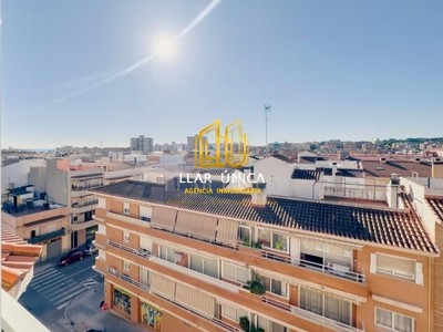 Piso en venta en Barcelona, con 3 dormitorios y baño