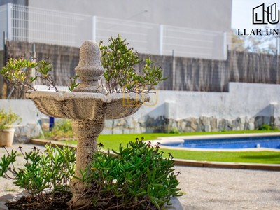 Casa en venta en Vilanova I La Geltru, Fondo Somella, con 7 dormitorios, 3 baños, trastero, terraza y terreno