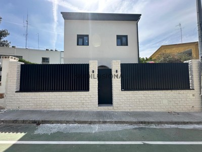 Chalet en venta en Paterna, con 2 dormitorios, 2 baños y terraza