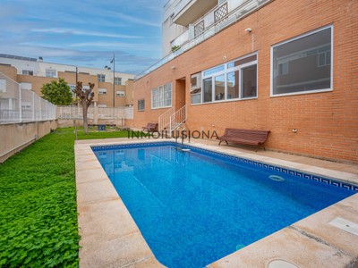 Piso en venta en Bétera, con 2 dormitorios, 2 baños, plaza de garaje, trastero, terraza y terreno