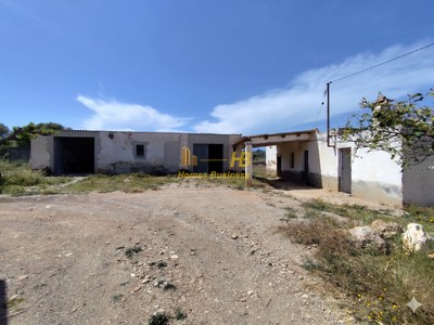 Finca rústica en venta en L Amposta, Mas Den Carrasca, con 4 dormitorios, baño y terreno
