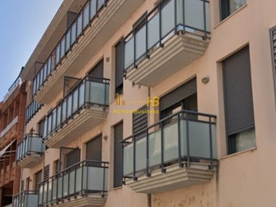 Piso en venta en Tortosa, con 2 dormitorios, baño, 16 plazas de garaje, trastero y terreno