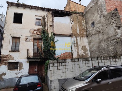 Casa en venta en Tortosa, Remolins, con 6 dormitorios y 3 baños