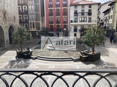 Piso en venta en Deba, con 5 dormitorios, baño, aseo y terraza