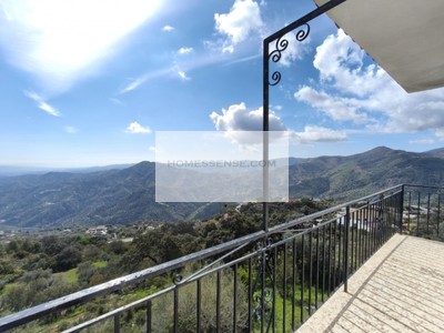 Casa rural en venta en Comares, Encinillas, con 6 dormitorios, baño, plaza de garaje, trastero, balcón y terreno