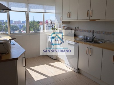 Piso en venta en Cádiz, Bahia Blanca, con 4 dormitorios, 2 baños, plaza de garaje y terraza