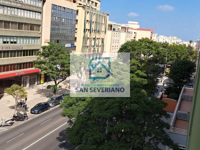 Piso en alquiler en Cádiz, Bahia Blanca, con 4 dormitorios, 2 baños y terraza