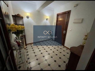 Piso en venta en Malaga, Bailen, con 4 dormitorios, baño y terraza