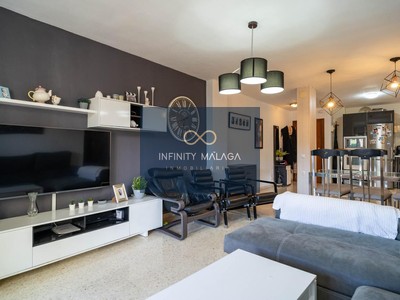 Piso en venta en Malaga, con 4 dormitorios, 2 baños y terraza