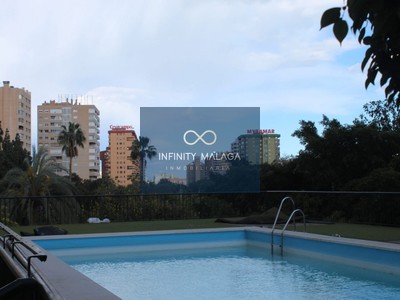 Piso en venta en Malaga, con 4 dormitorios, 2 baños, plaza de garaje, trastero y terraza