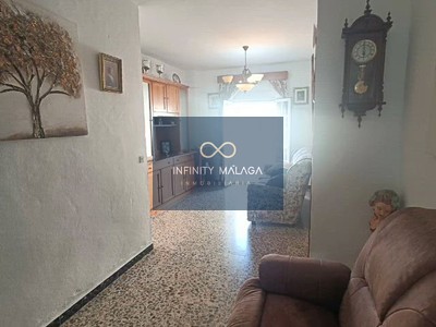 Casa en venta en Cartama, Cartama, con 5 dormitorios, baño, aseo, trastero, balcón y 2 terrazas