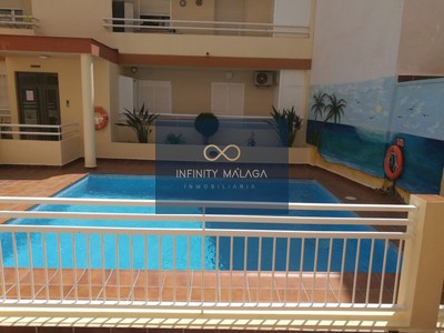 Piso en venta en Torrox, con 2 dormitorios, baño, plaza de garaje y terraza